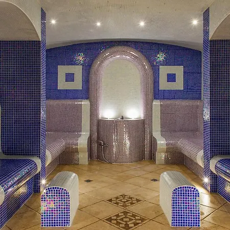 роял Хотел 4*